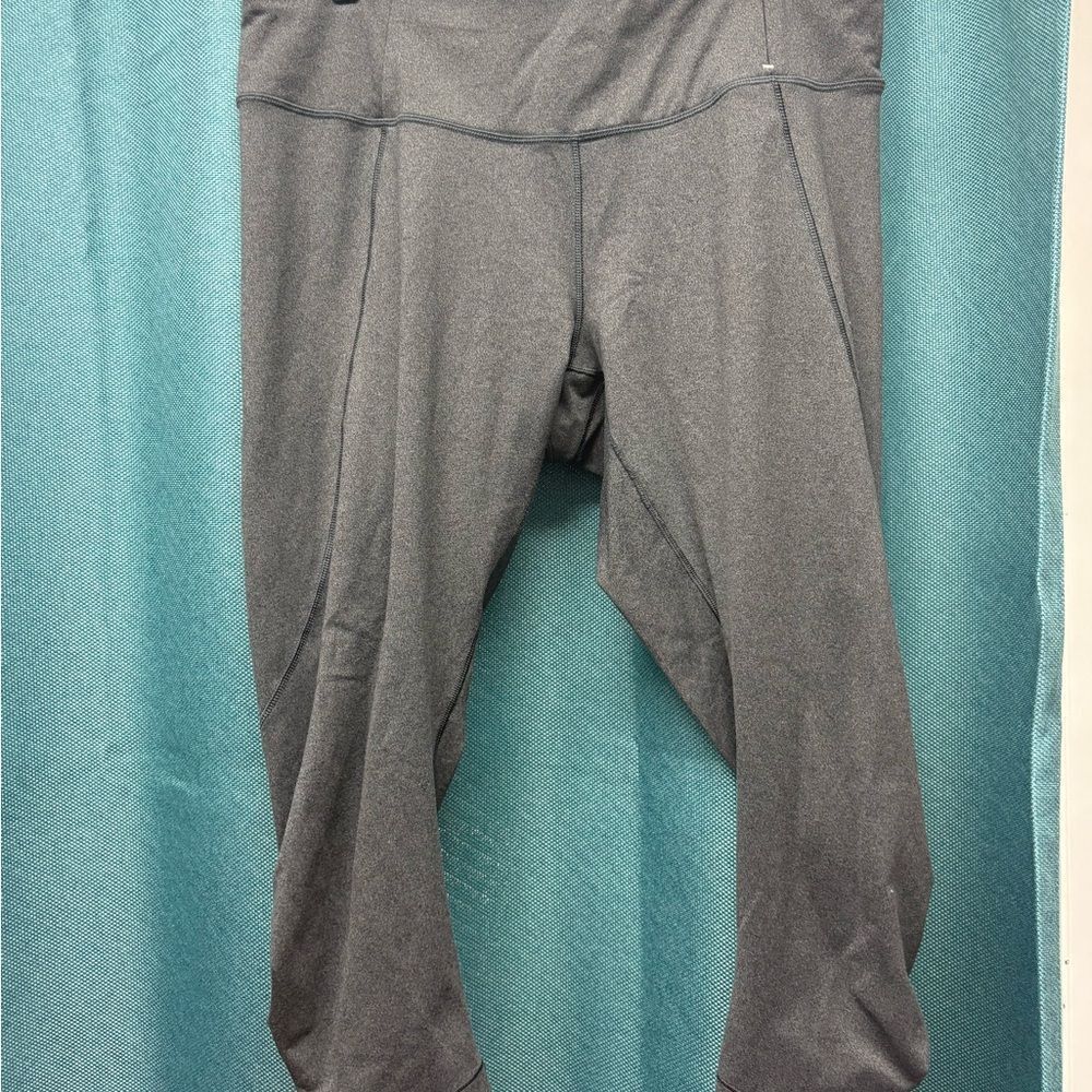 CALIA by Carrie Underwood Gray Cropped/Knee Leggings Size 1X
